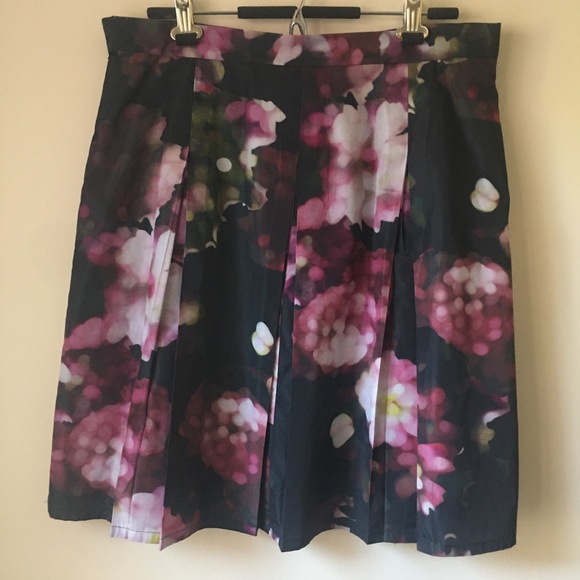 Black & Pink Knee Length Floral Skirt Size 14 - Picture 3 of 3